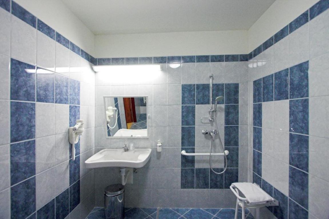 Benzur 4-kupatilo za osobe sa invaliditetom.jpg