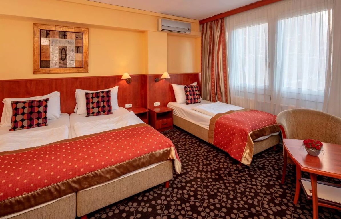 hotel Charles-standard triple room.jpg
