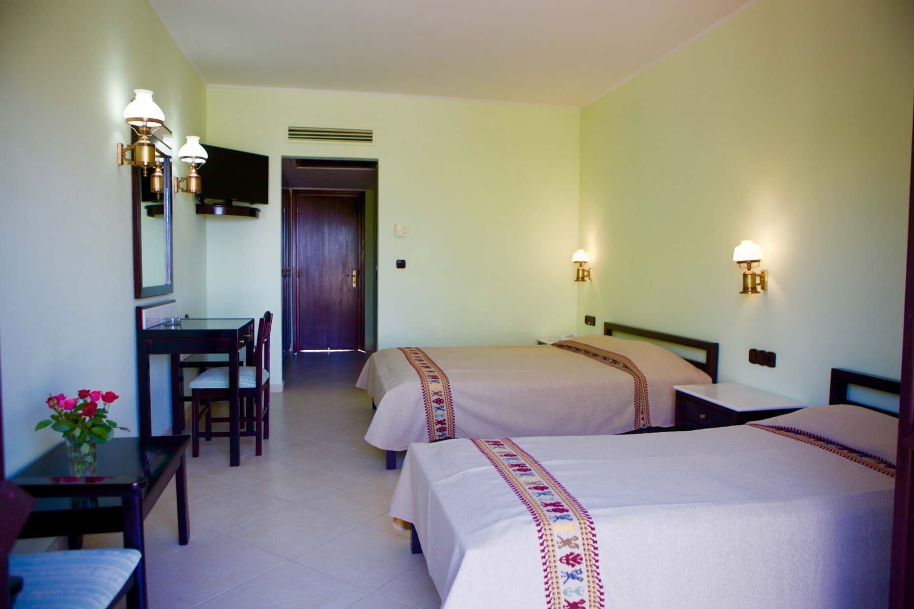 Macedonian Sun hotel standard soba odvojeni kreveti.jpg