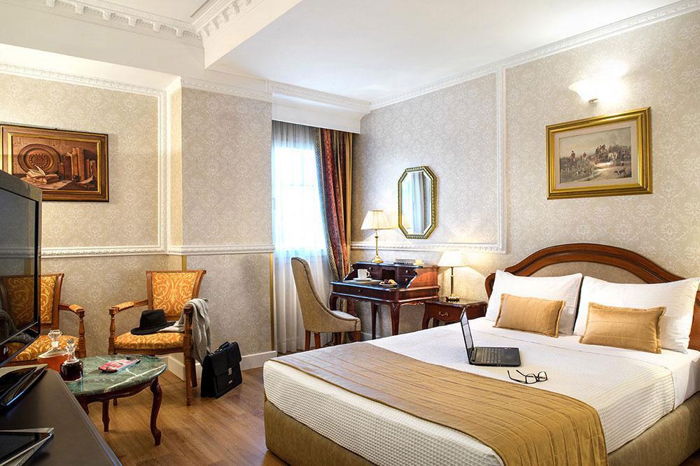 Hotel Mediterranean Palace classical room 1.jpg