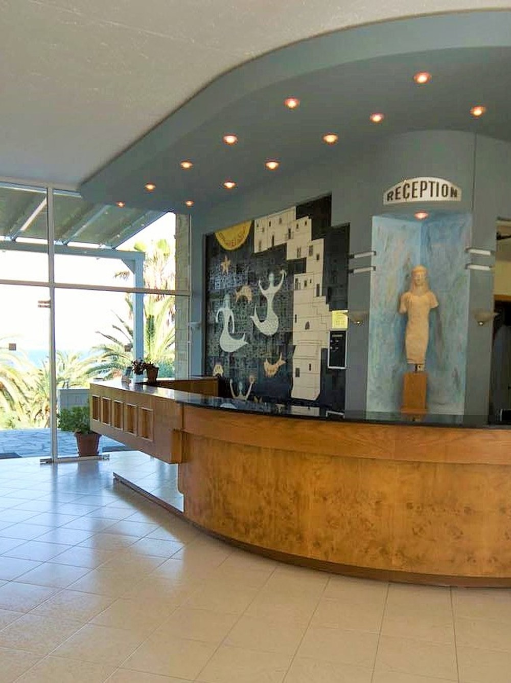 Mendi hotel recepcija .jpg