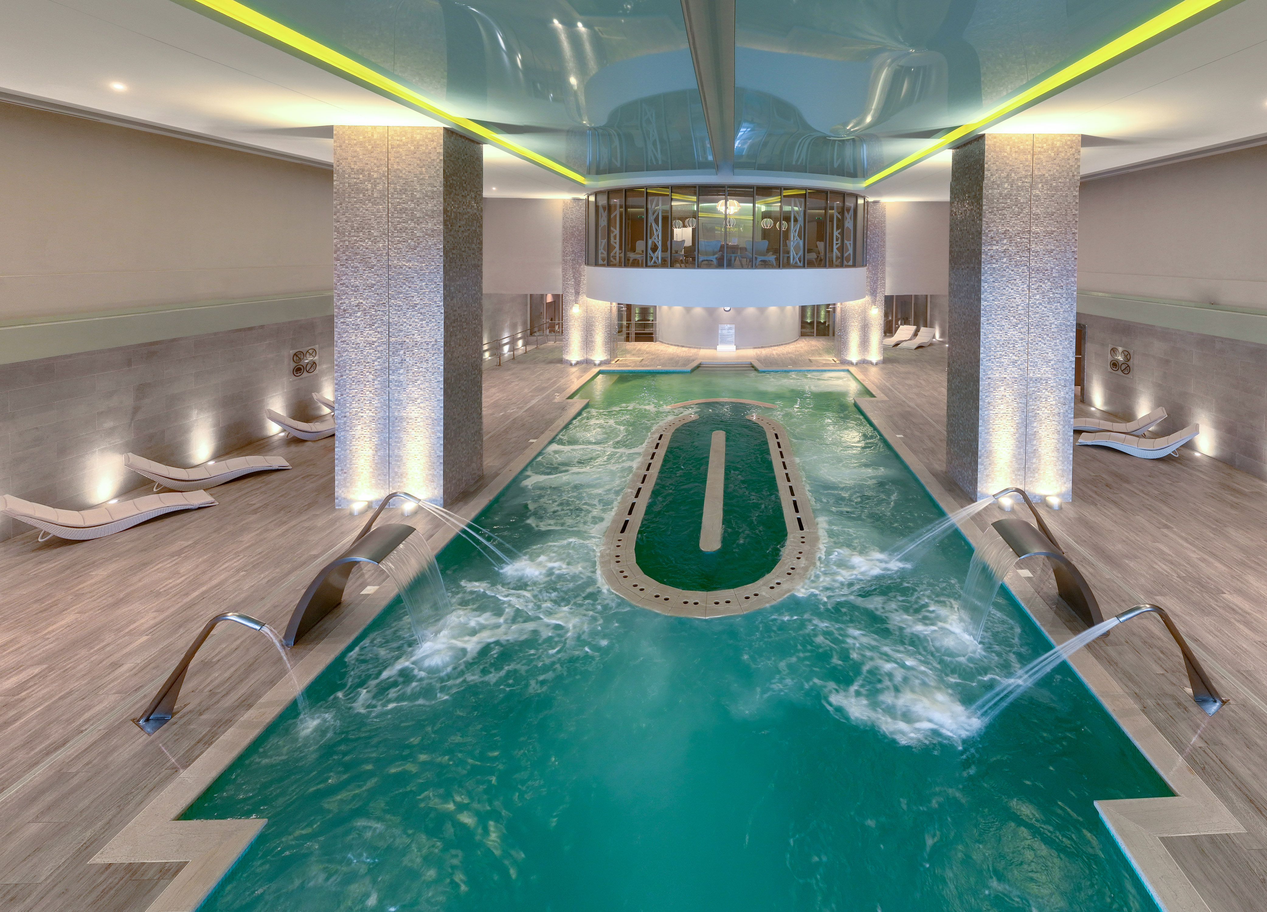 Miraggio Thermal Spa & Resort Hotel-Unutrasnji bazen.jpg