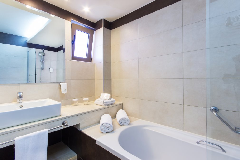 Alea hotel _ suites luxury suite bathroom.jpg