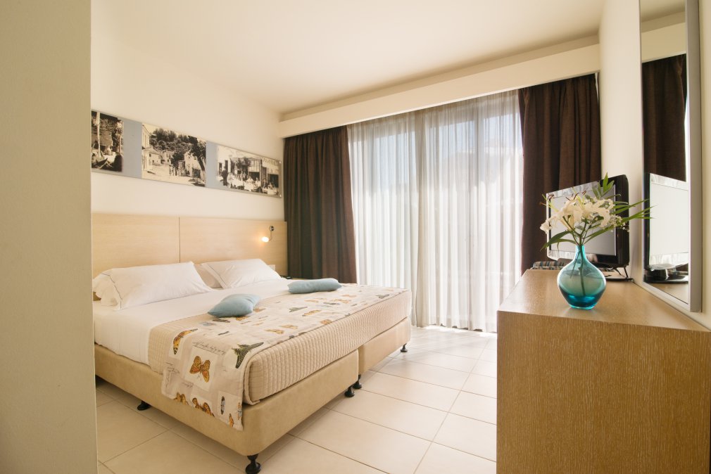 Alea hotel _ suites luxury suite with pool.jpg