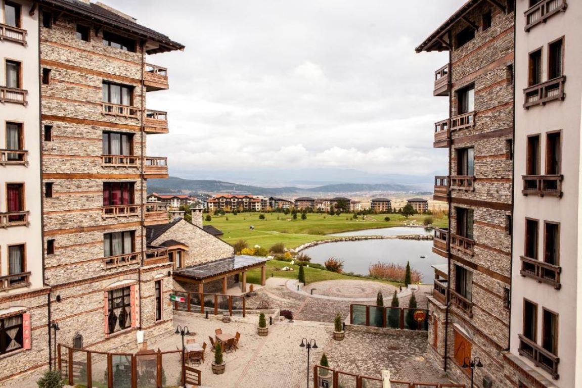 Pirin Golf Holiday Apartments-Oblast hotela.jpg