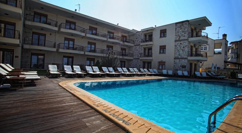 Hotel Nereides pool.jpg