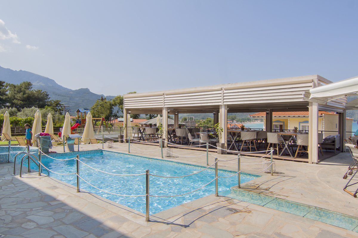 Hotel Ntinas Filoxenia Pool bar.jpg
