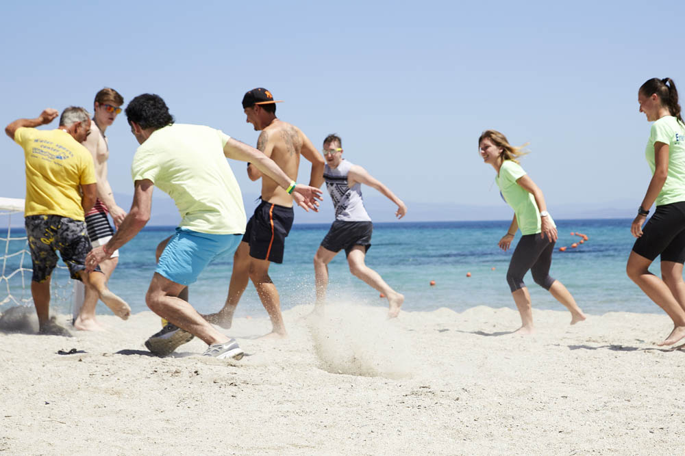 Hotel Pallini Beach fudbal na plazi.jpg