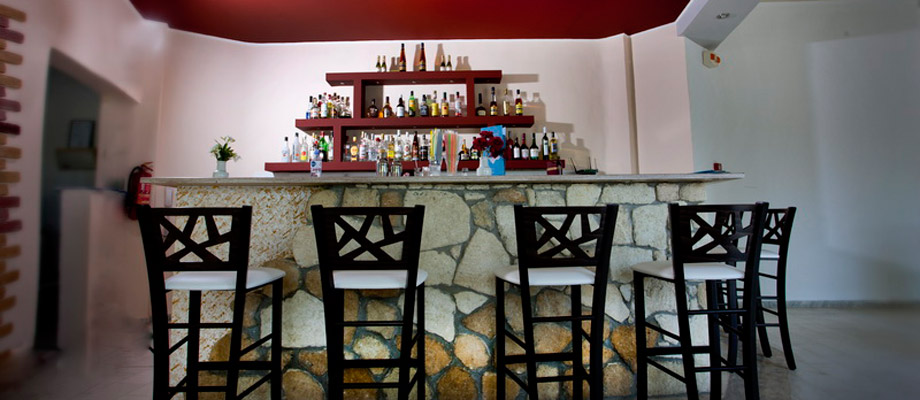 Hotel Pashos bar.jpg
