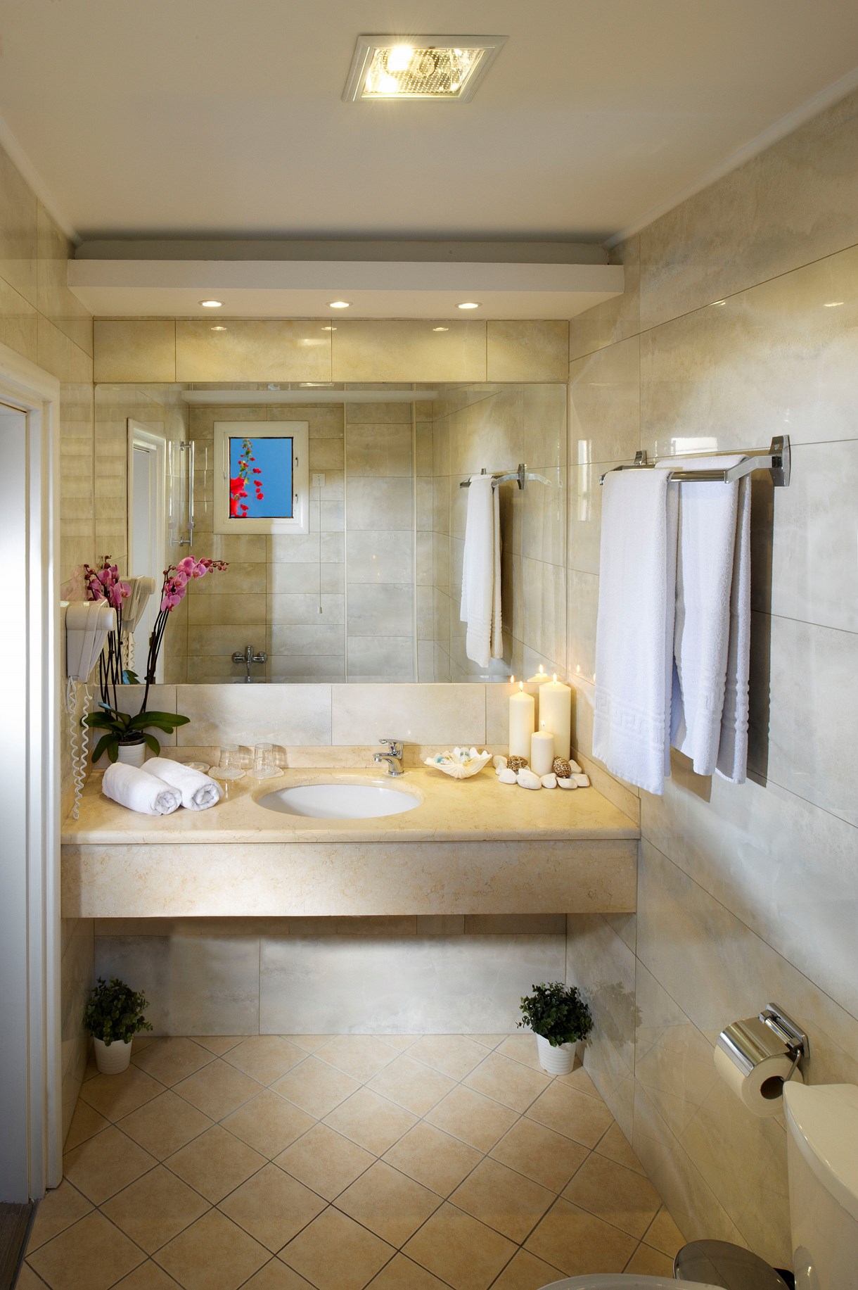 Hotel Portes Beach standard room kupatilo.jpg