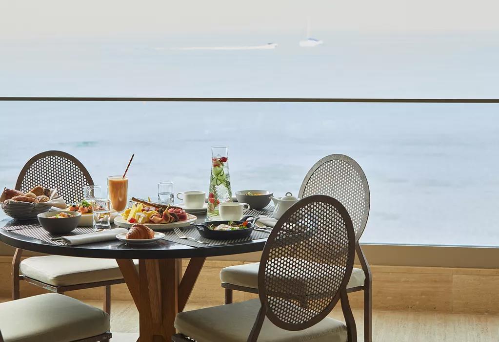 Hotel Porto Sani restoran sa pogledom na more.jpg