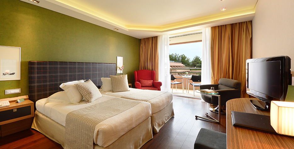 Hotel Royal Paradise Resort twin beds.jpg