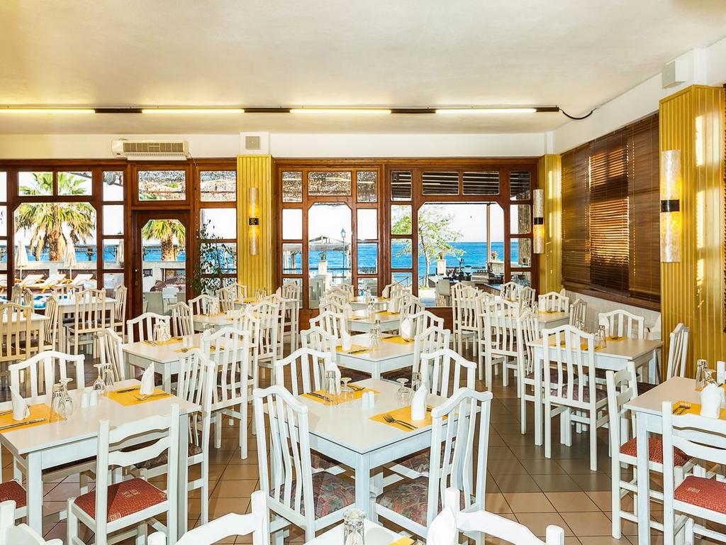 Hotel Xenios Possidi Paradise restoran.jpg