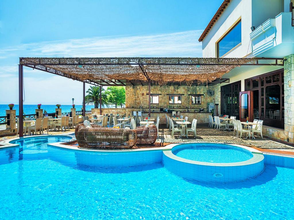 Xenios Possidi Paradise hotel bazen.jpg