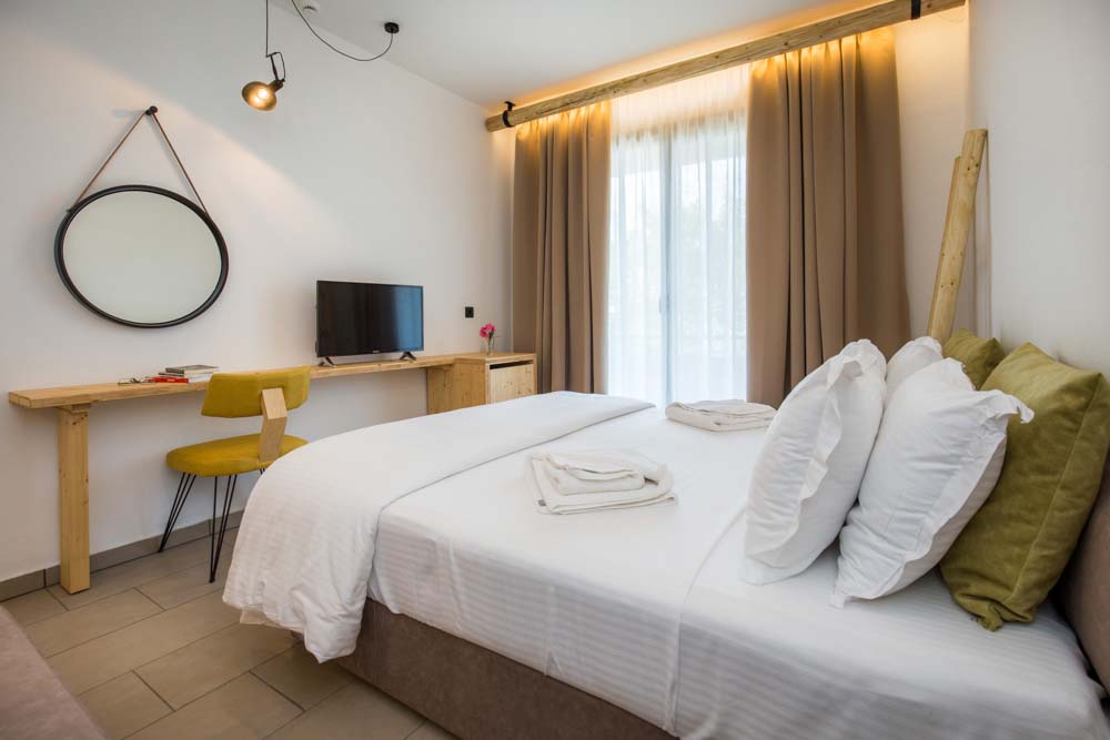 Hotel Filipos - francuski krevet.jpg