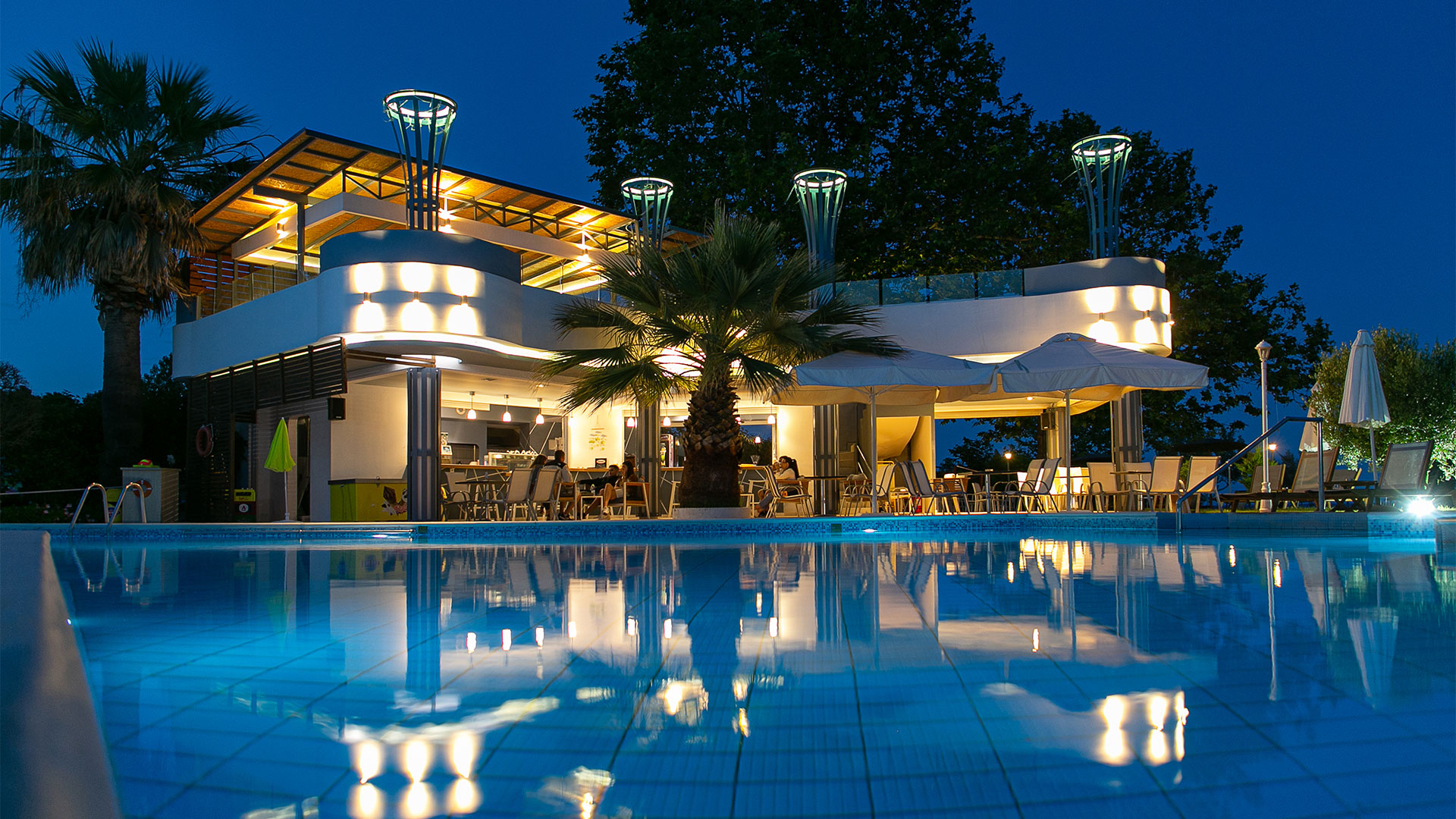 Hotel Anais pool bar.jpg