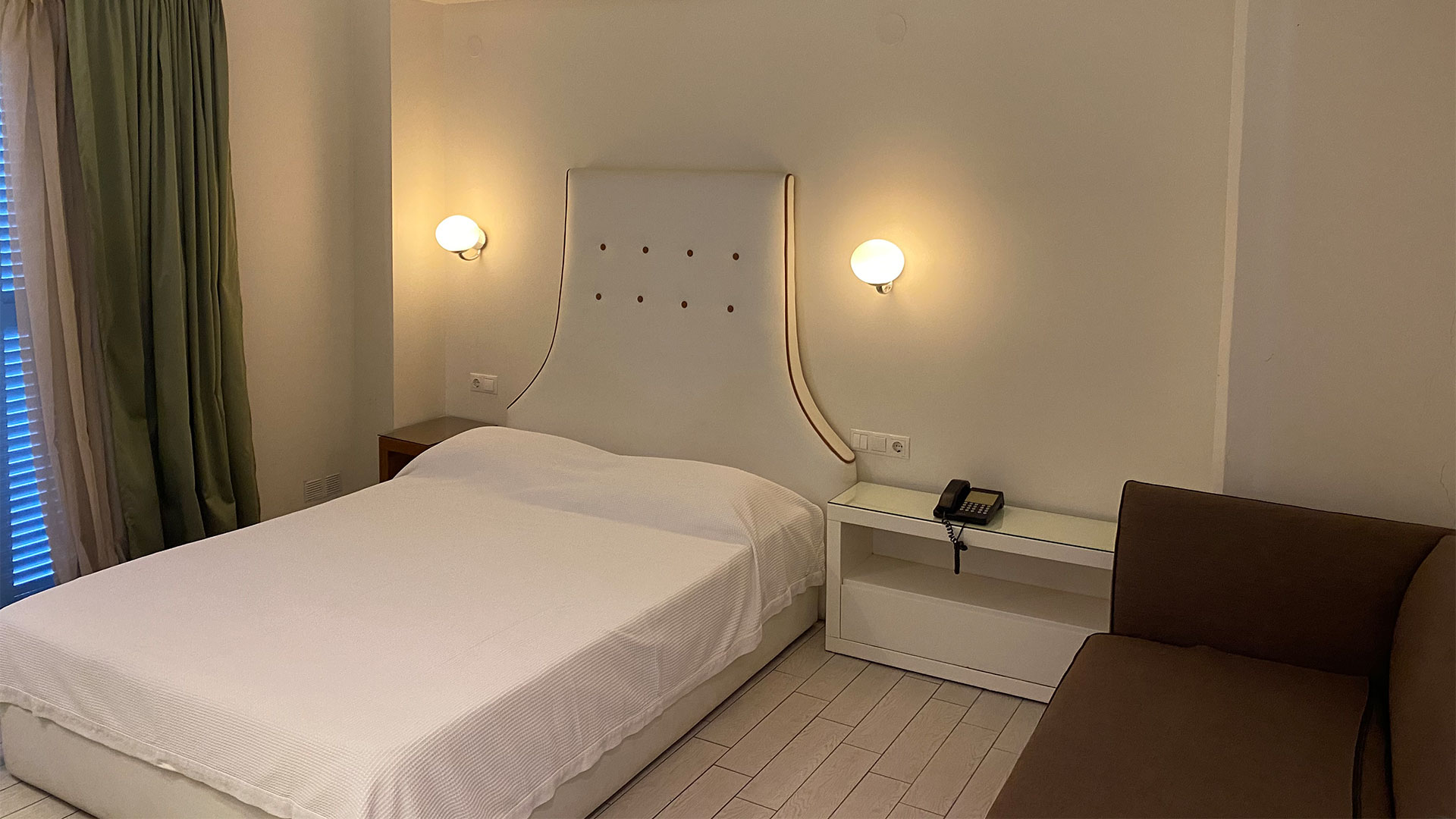 Hotel Anais quadruple room.jpg