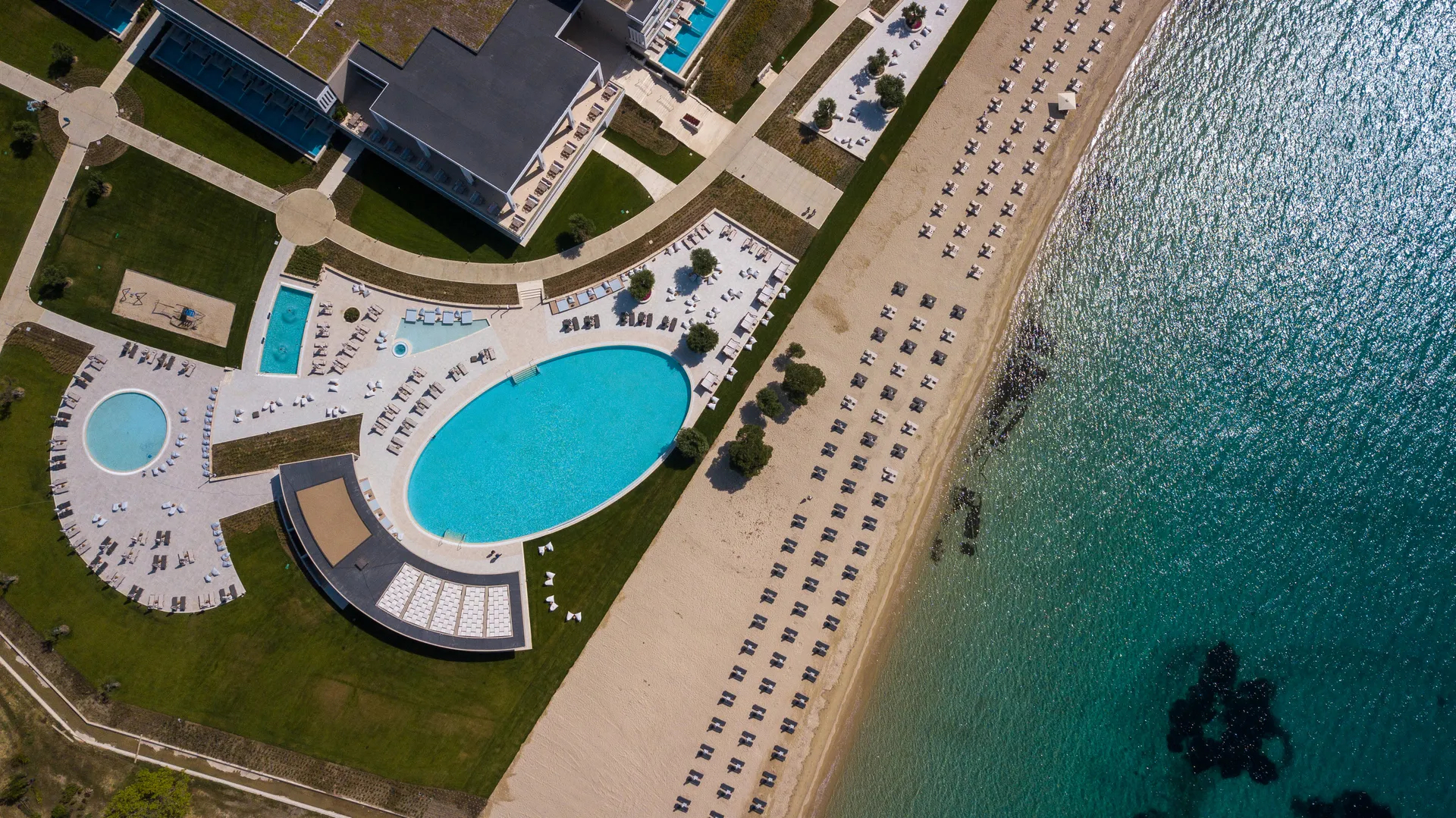 Ammoa Luxury Hotel & Spa bazeni.jpg