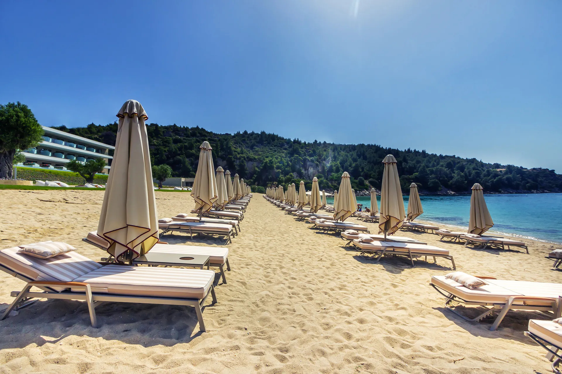 Ammoa Luxury Hotel & Spa plaža.jpg