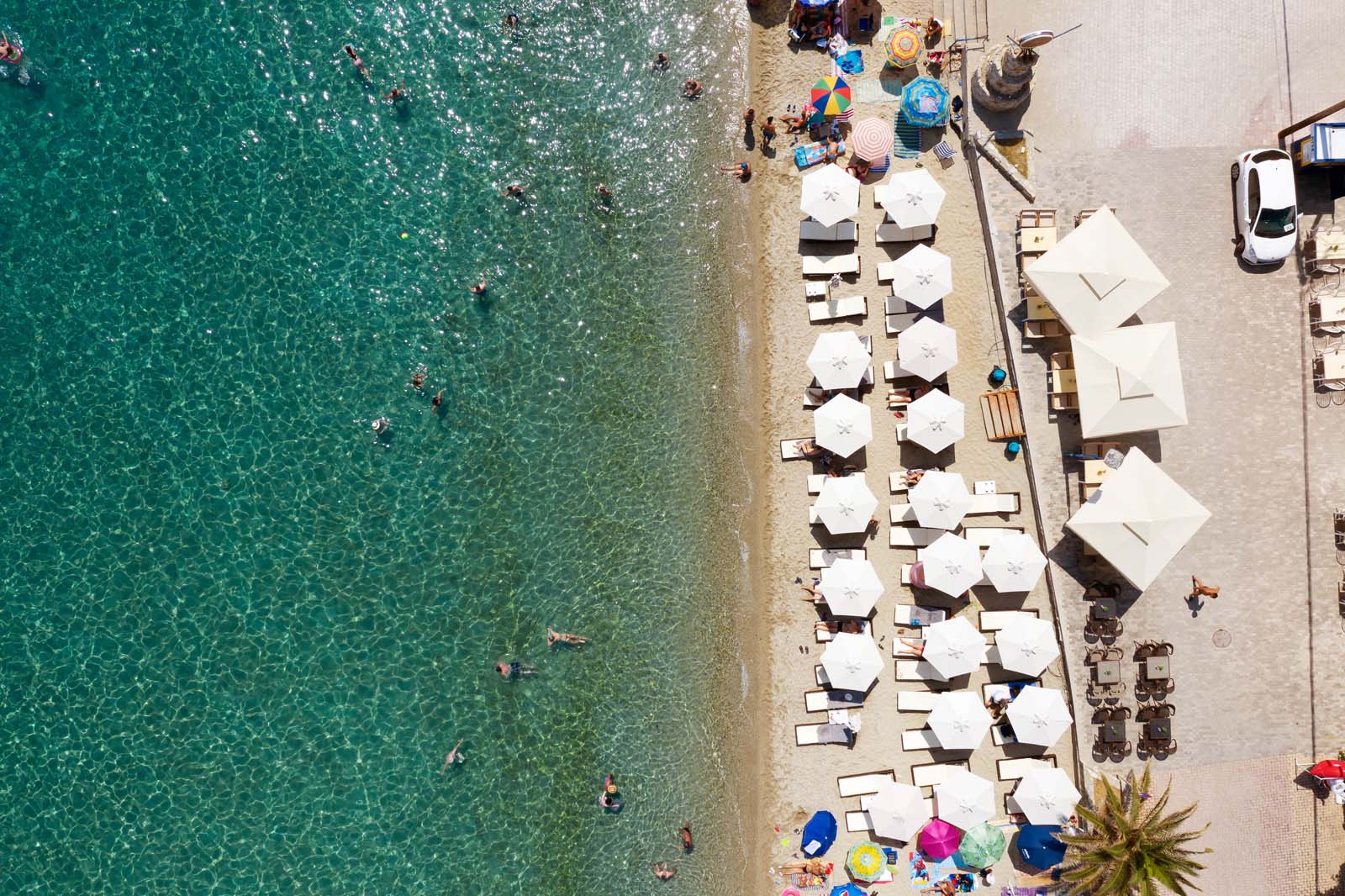 Hotel Sea Level - Hotel na plaži iz ptičje perspektive.jpg