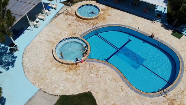 Coral Hotel - bazen iz vazduha.jpg
