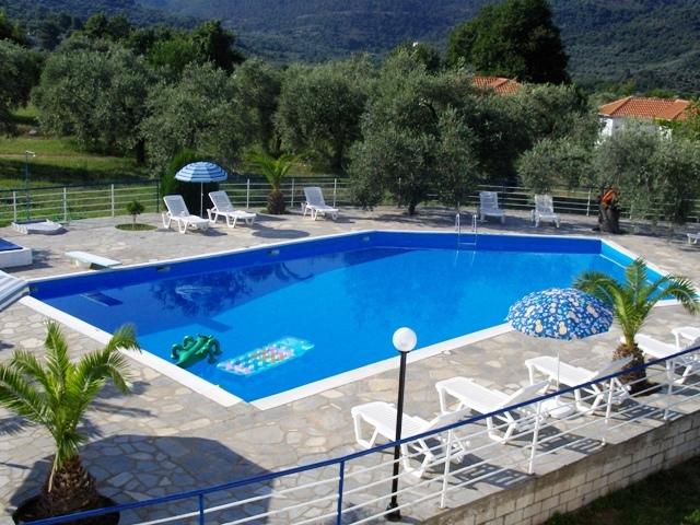 Hotel Achilion swimming pool 1.jpg